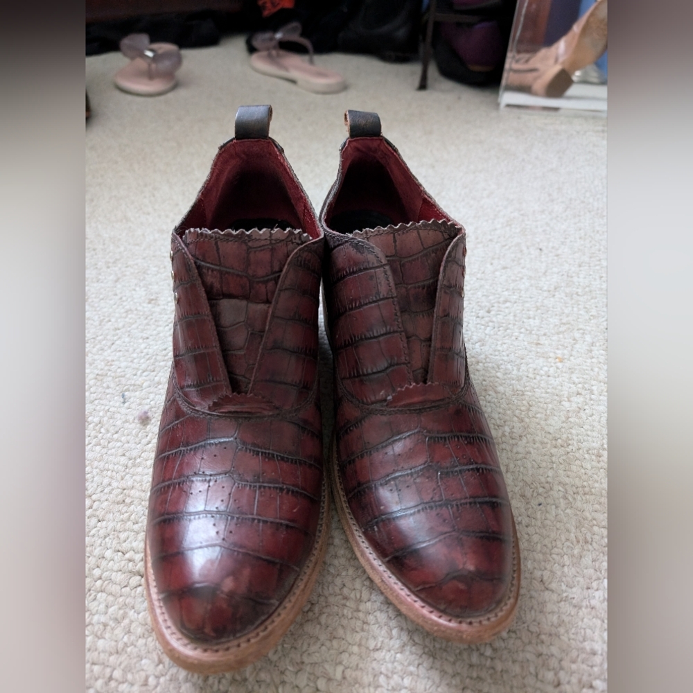Sadie, Size 9